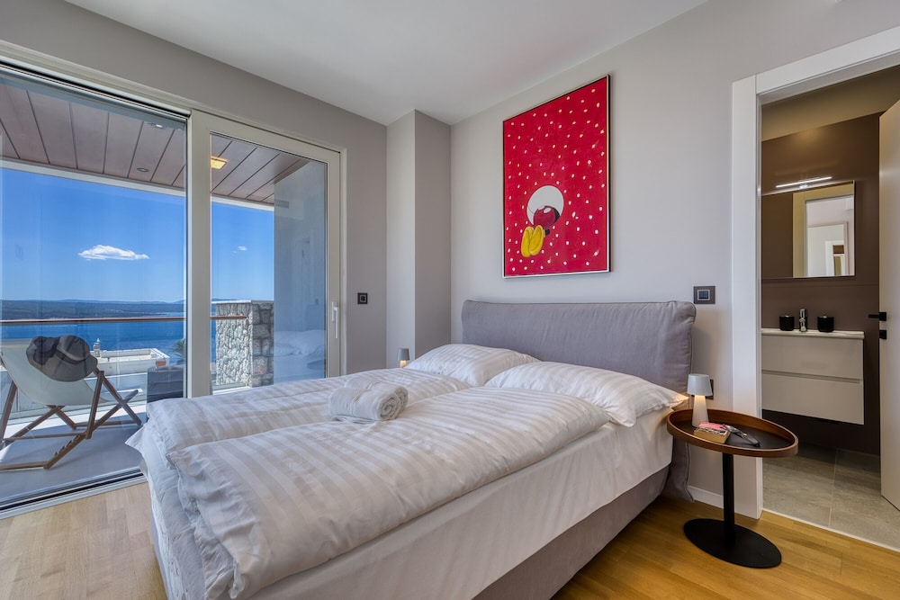 Luxury Seaview Villa Rosciola