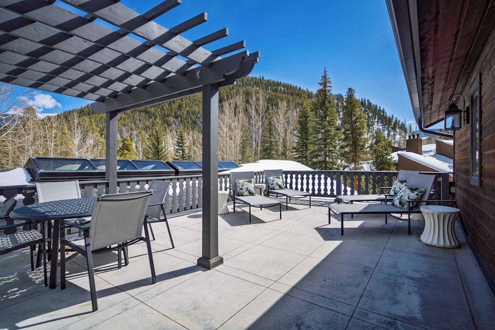 Luxury Mountain Estate w/ Indoor Pool, Gym & Hot Tub Near Keystone | Sleeps 19