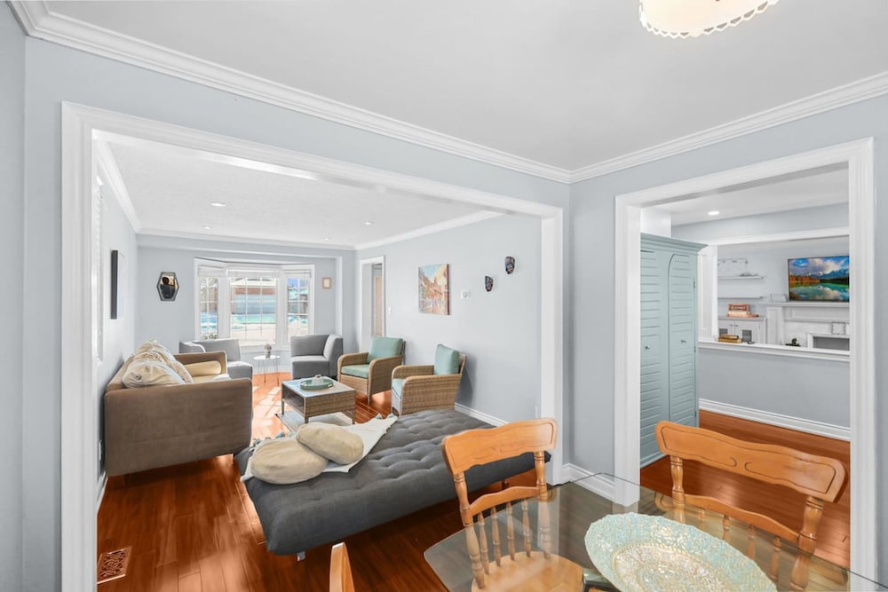Stylish 3BR Whitby Home in Prime Location