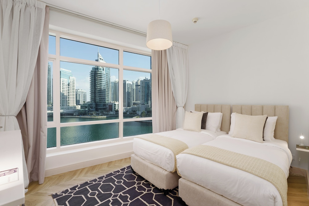 Maison Privee - Blissful Living w/ Dubai Marina Waterfront Views
