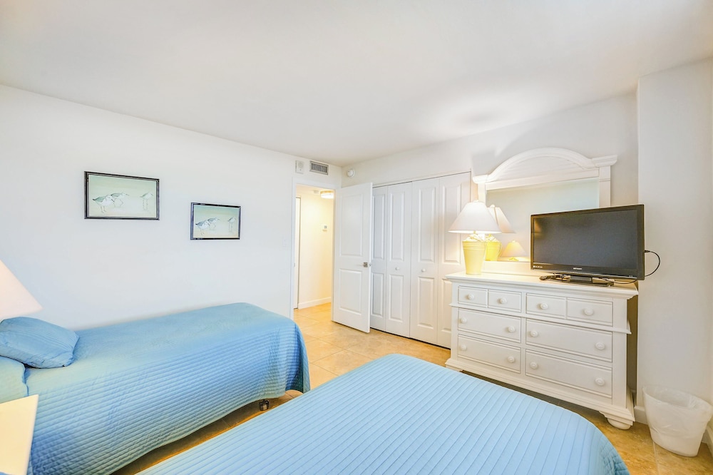 Sunset View & On Beach: Marco Island Condo
