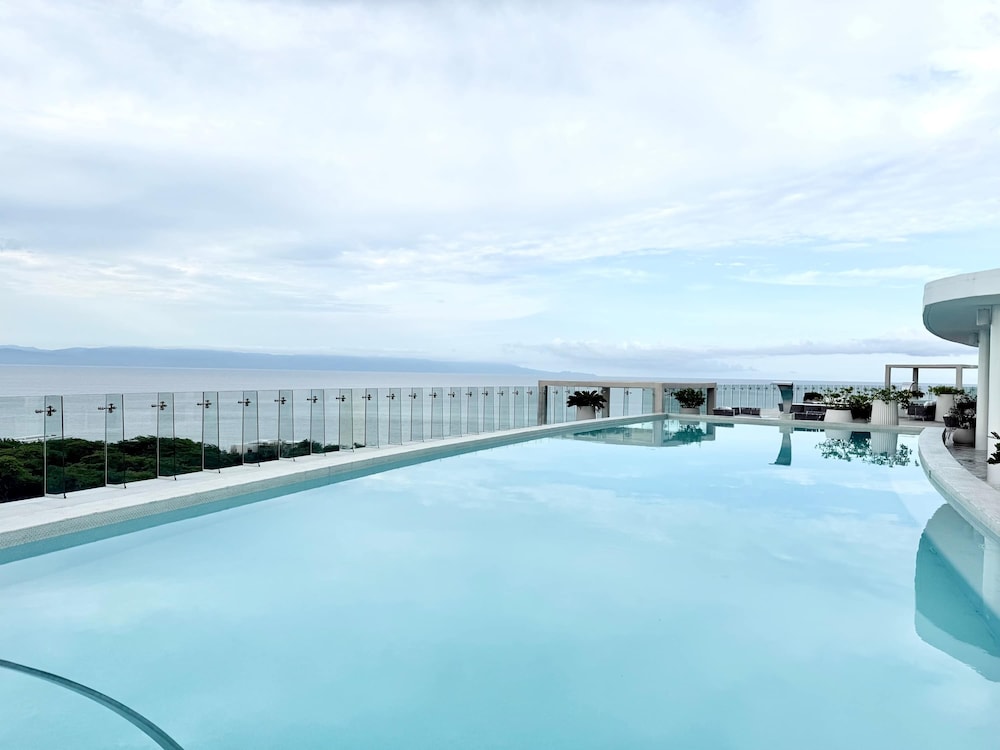 Luxury 2BR Bolongo Ocean View Private Beach