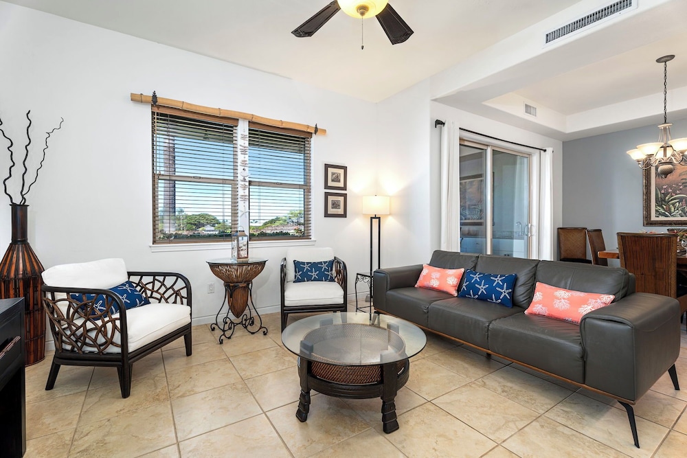 Walk to Restaurants/shopping - Excellent Golf Course Views - Private Beach Access - Vrkcv