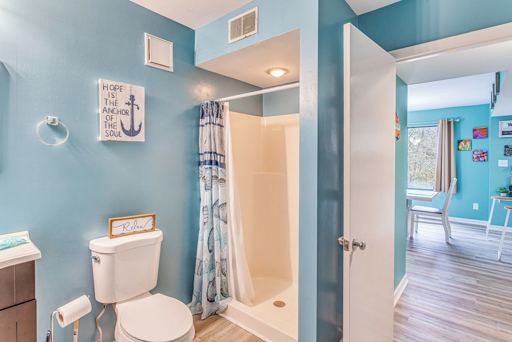 Walk to Ocean: Condo w/ 2 Pools in Myrtle Beach