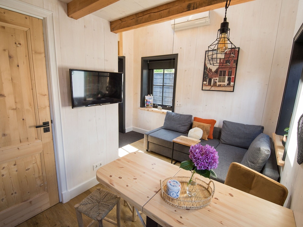 Welcoming Chalet in the Heart of Monnickendam With Terrace view 4