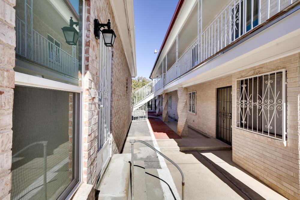 El Paso Vacation Rental ~ 6 Mi to Downtown! view 2