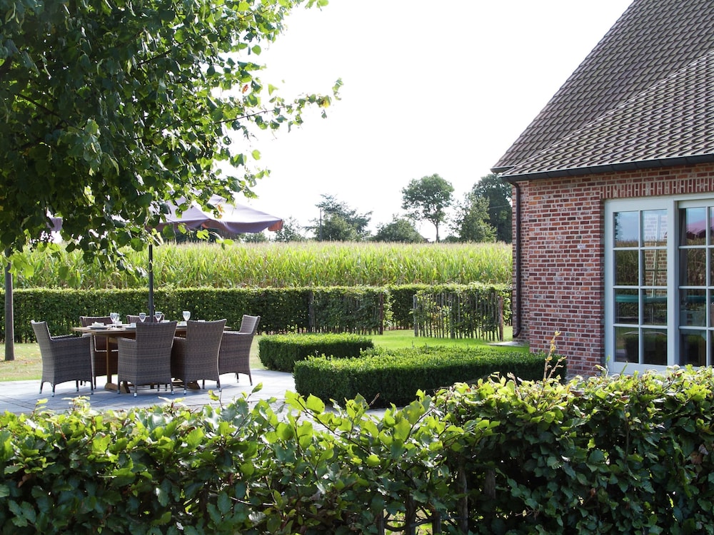 Peer Villa With Garden view 5