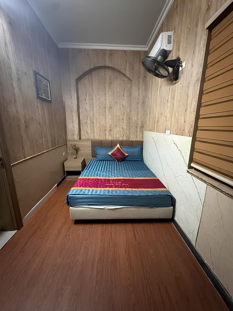 Phuong Dong Hostel 1 HN - by BAY LUXURY