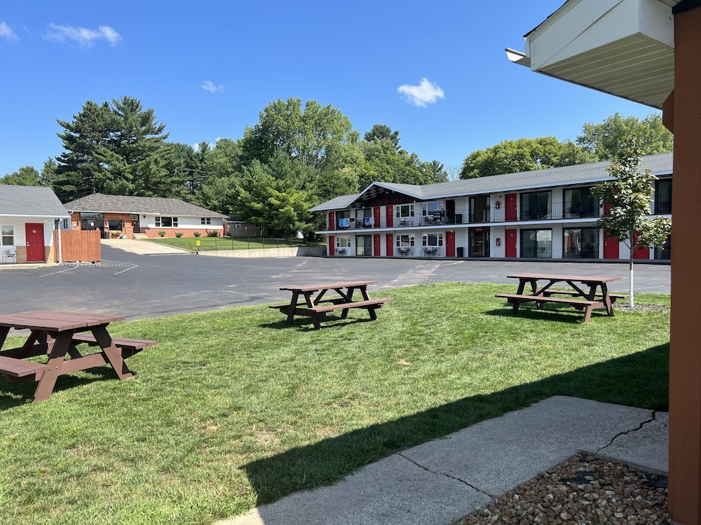 All Star Inn & Suites