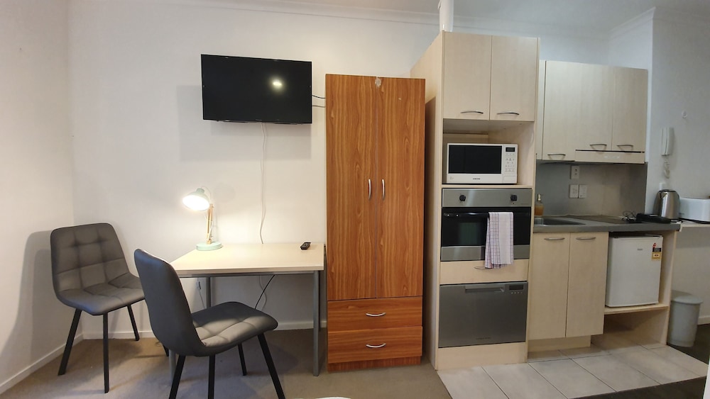 Private & Compact CBD Studio - Free Wifi view 4
