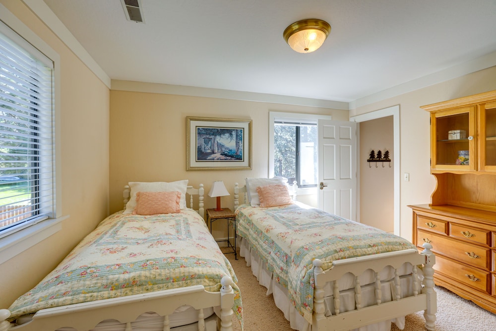 Spacious Tahoe City Retreat < 2 Mi to Lake Tahoe! view 2
