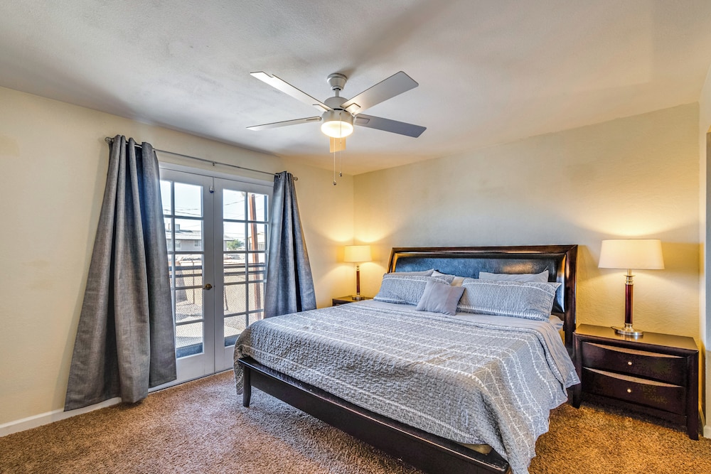 2 Mi to Lake Havasu: Pet-friendly Home