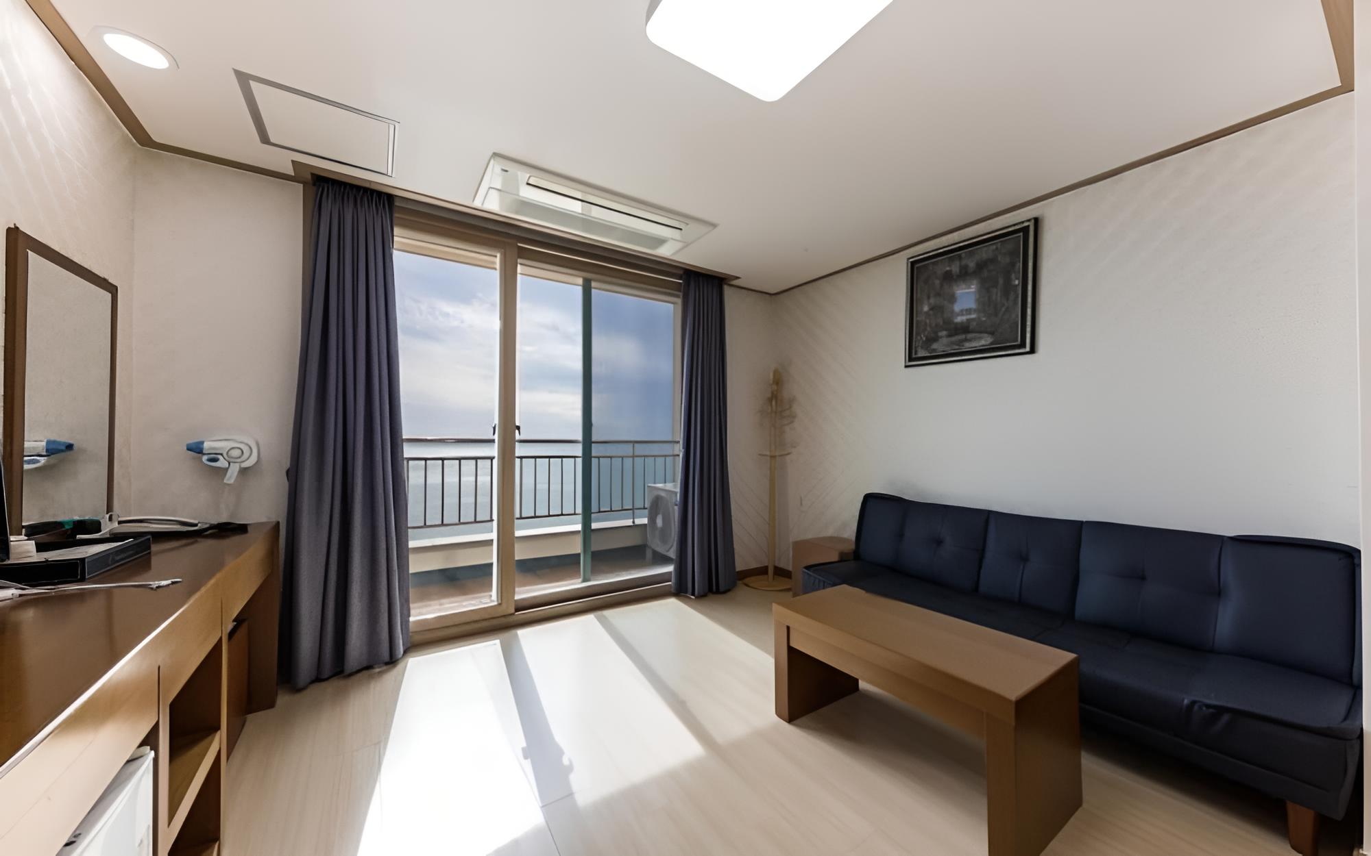 Mud Beach Hotel