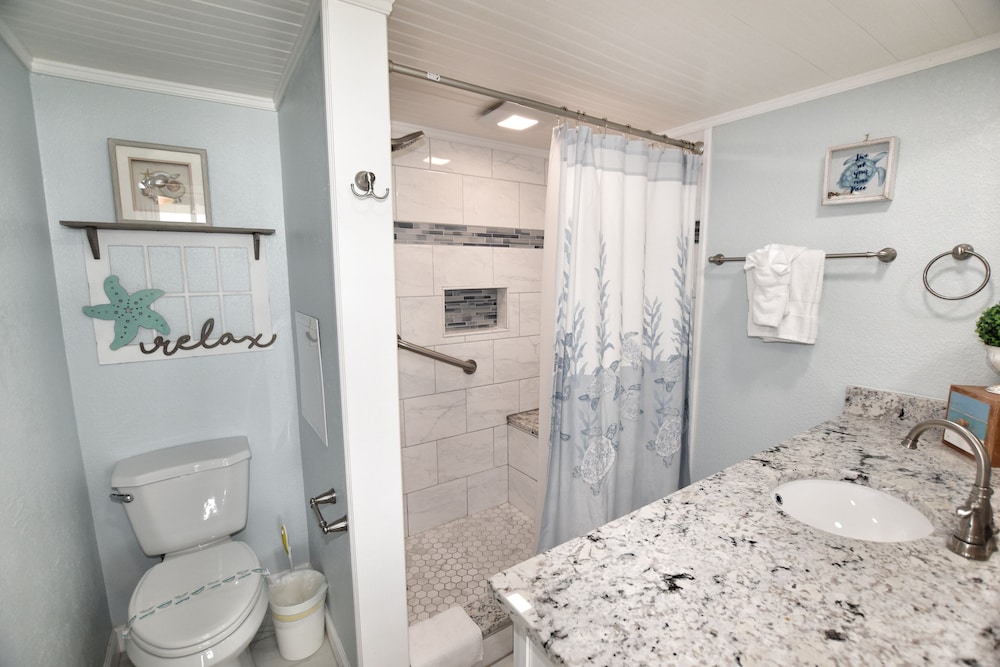 1201 Waters Edge Resort 3 Bedroom Condo by RedAwning view 5