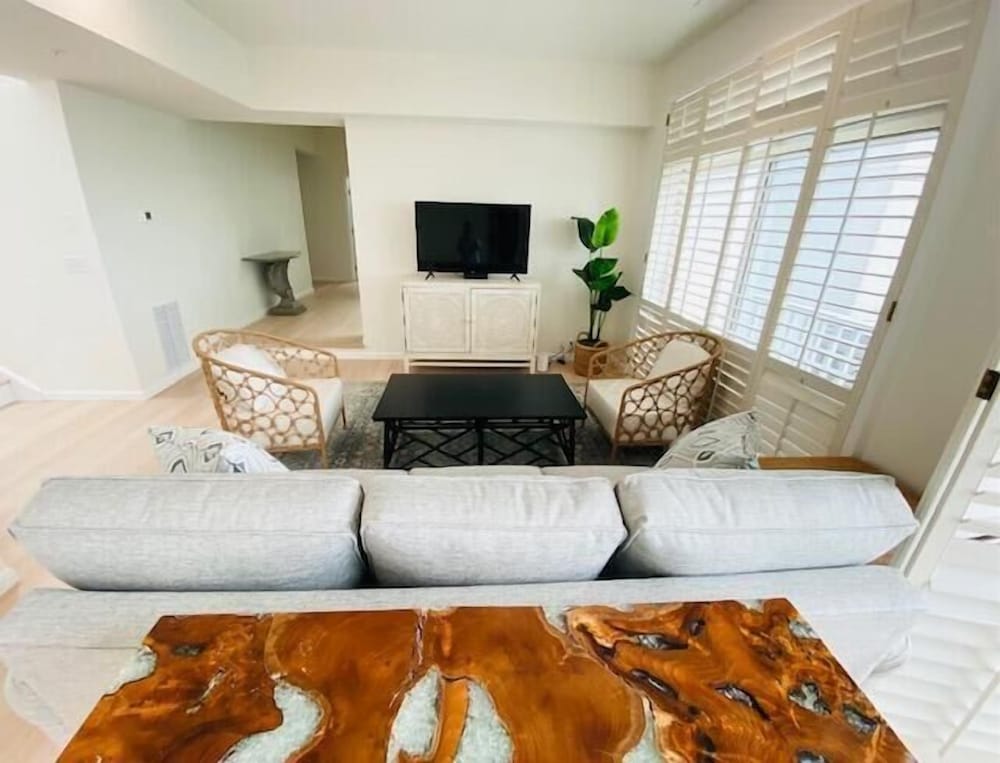 Olive Avenue 1C