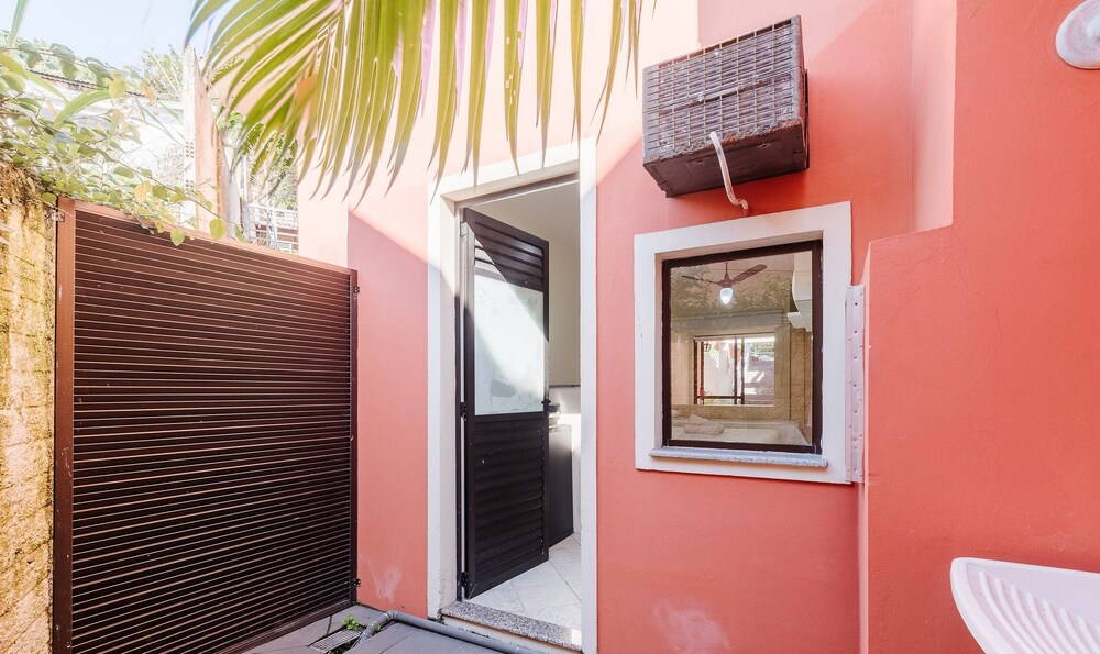 JOFs Apartamentos c Piscina e Vista Mar