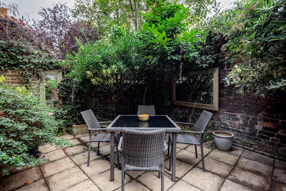 outdoor bbq area