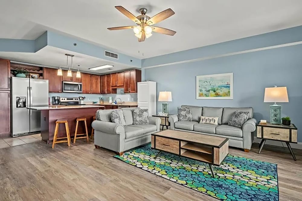 Laketown Wharf 402