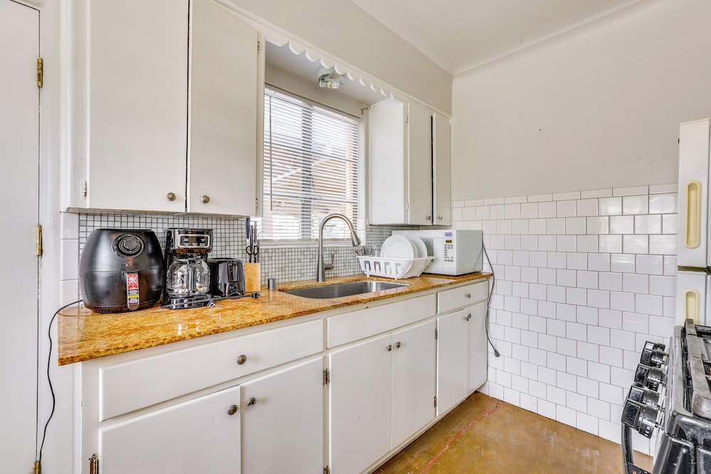 Central & Quaint Phoenix Condo - Pets Welcome! view 5