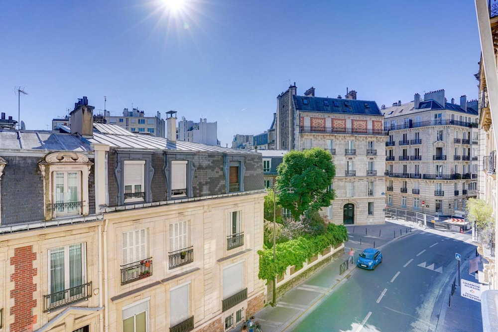 Passy Glow 2BR Home in the 16th Arrondissement