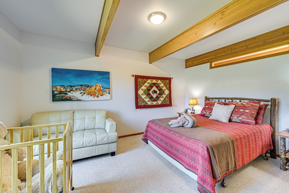 1 Mi to Dtwn Red Lodge: Mtn-view Cabin Getaway
