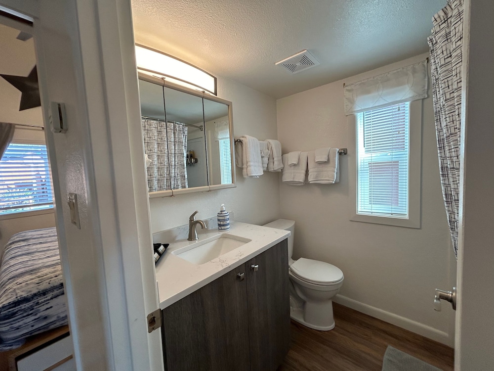 Oceanfront Cabin 10 Jacuzzi Breathtaking Views