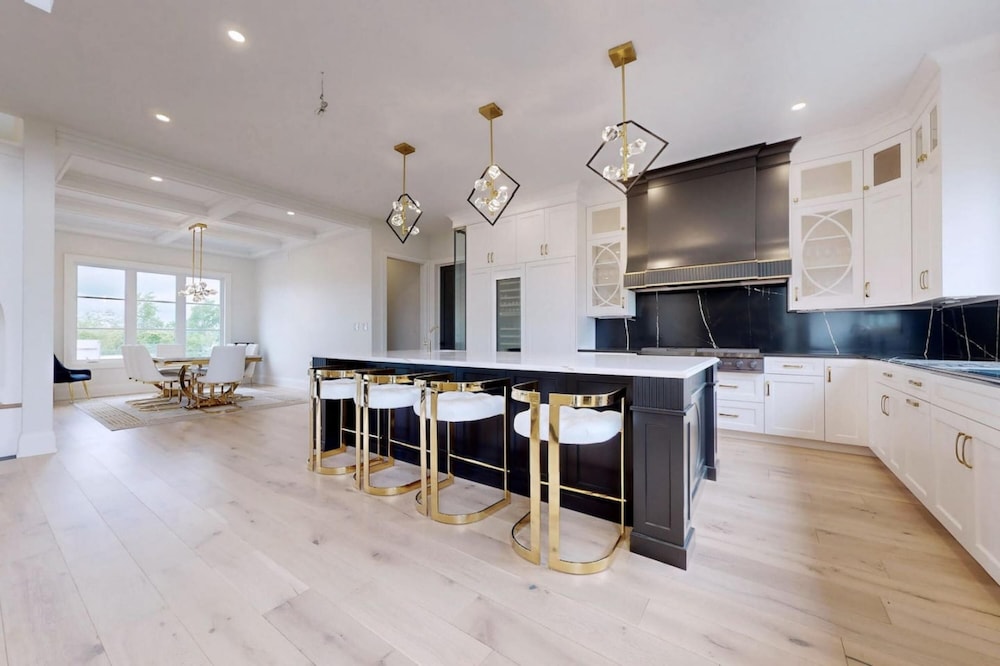 Lucky Mansion Luxury Villa in Fort Erie