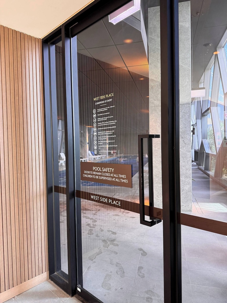 Luxury 2-bedroom Apartment in the Heart of Melbourne