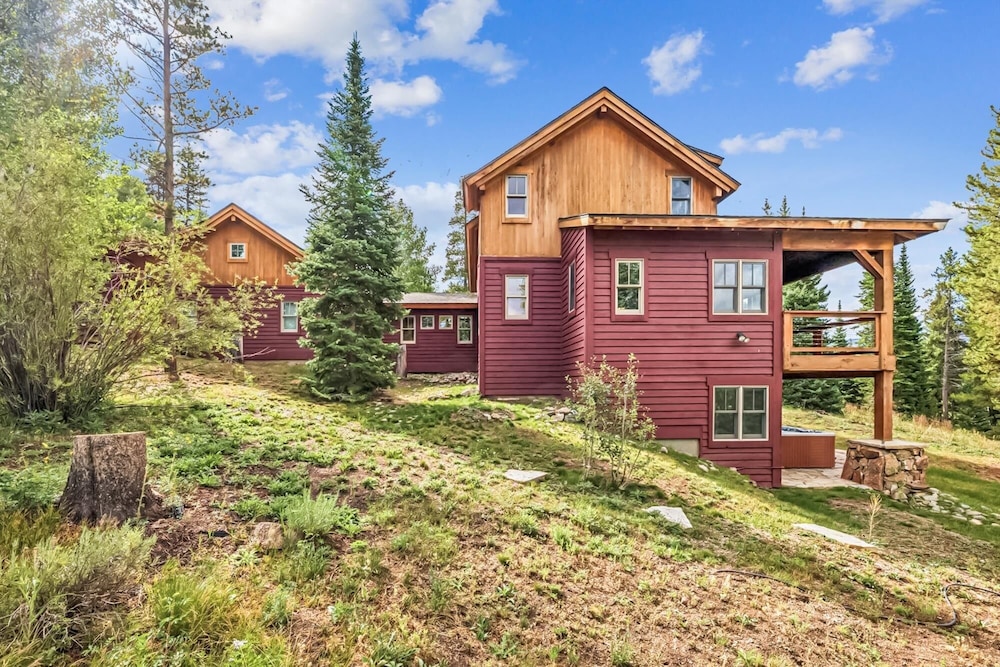 Little Bear Lodge 4 Bedroom Home