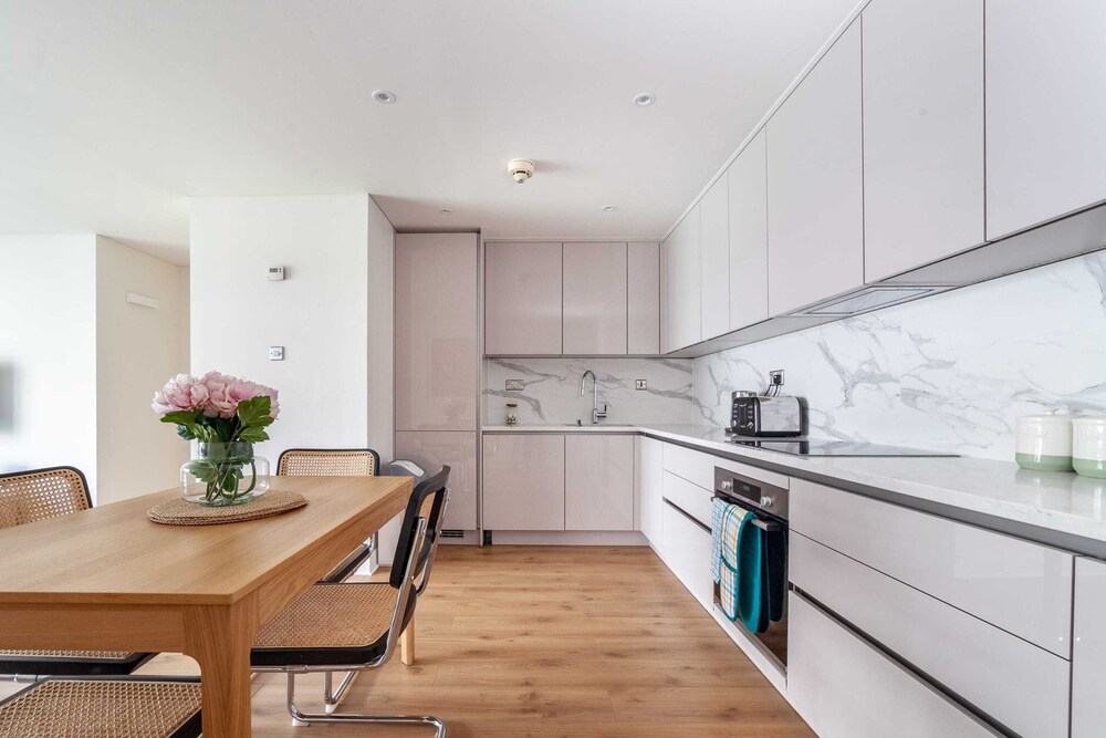 A Stylish Newly Refurbished Flat With City Access
