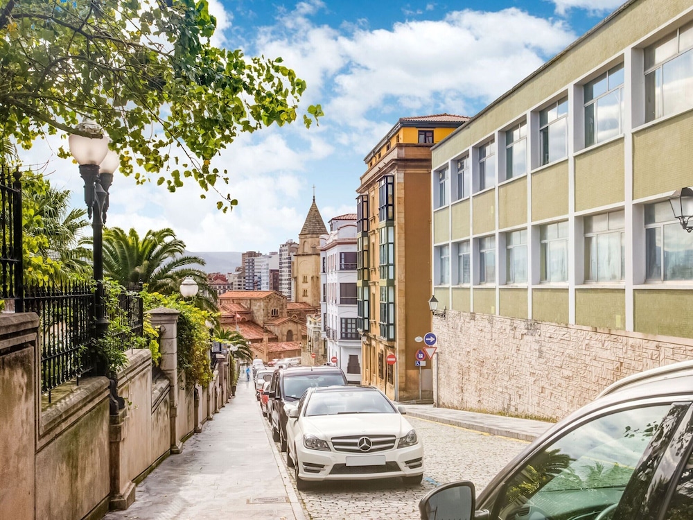 Apartment in Gijon Near San Lorenzo Beach
