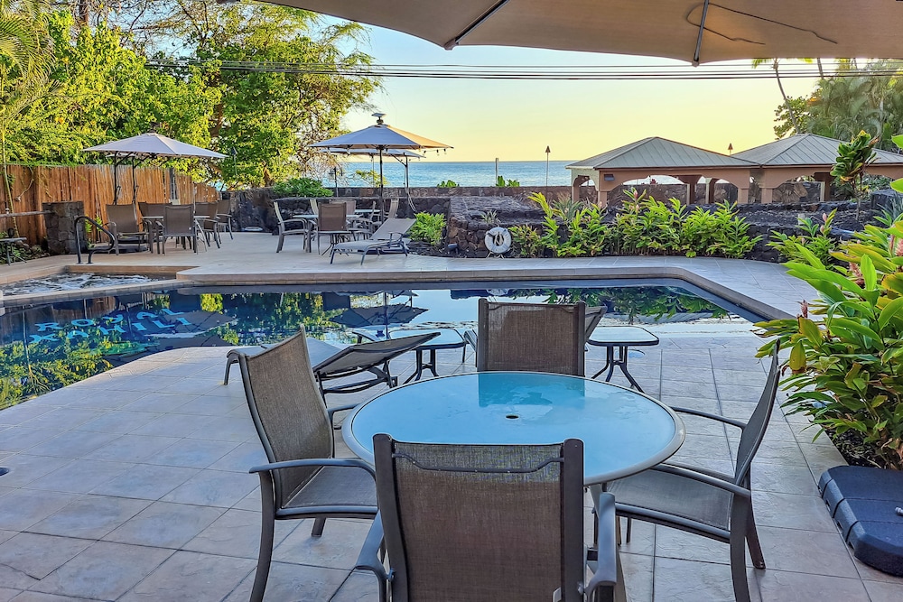 < 1 Mi to Magic Sands Beach: Condo w/ Pool Access!