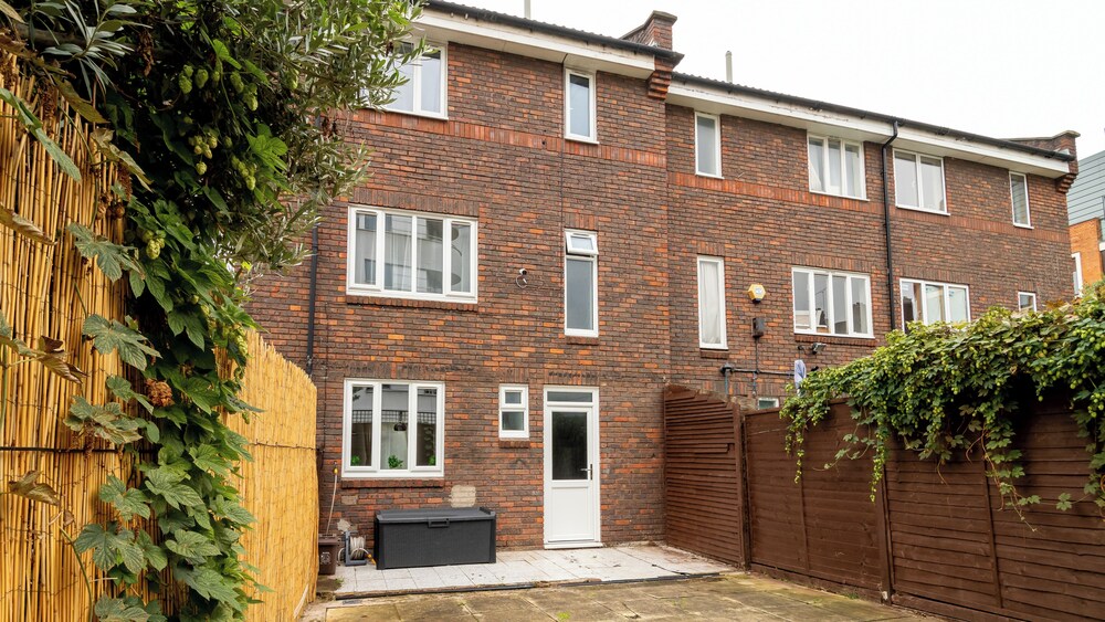 Captivating 3-bed House in London