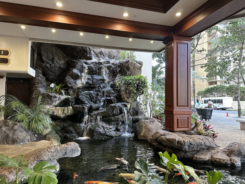 Waikiki Banyan-Free Parking-Free WI-FI: recepcion & lobby photo