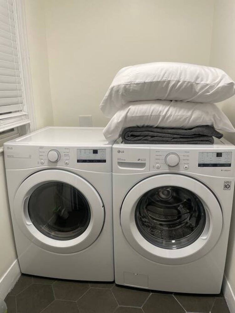 Modern Three Bedroom Condo - Near Boston