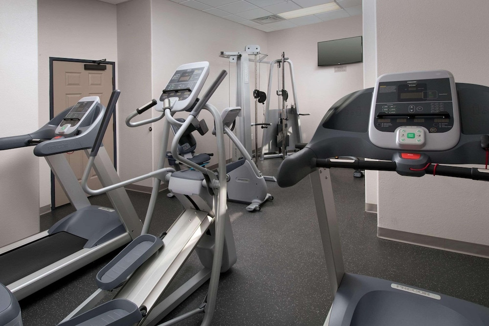 Country Inn Suites by Radisson, Houston Intercontinental Airport East, TX - Property Image 8