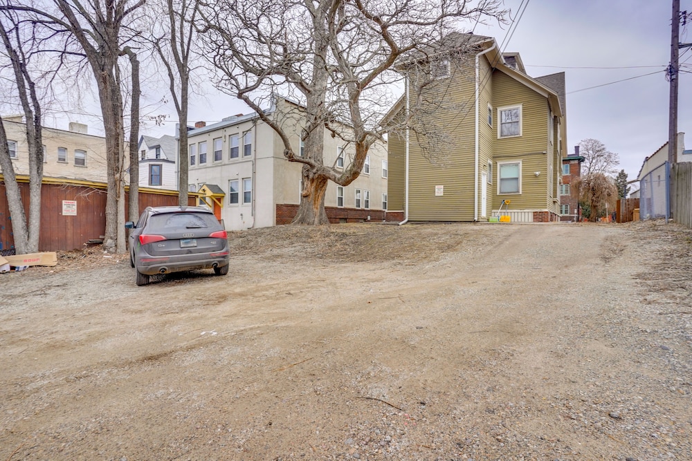 Cozy Minneapolis Apartment, 1 Mi to Downtown!