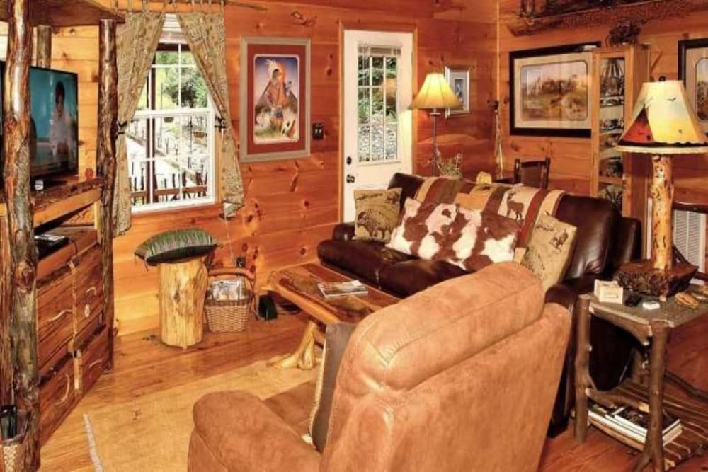 Enchanted - 1 Bedrooms, 1 Baths, Sleeps 2 Cabin by RedAwning view 4