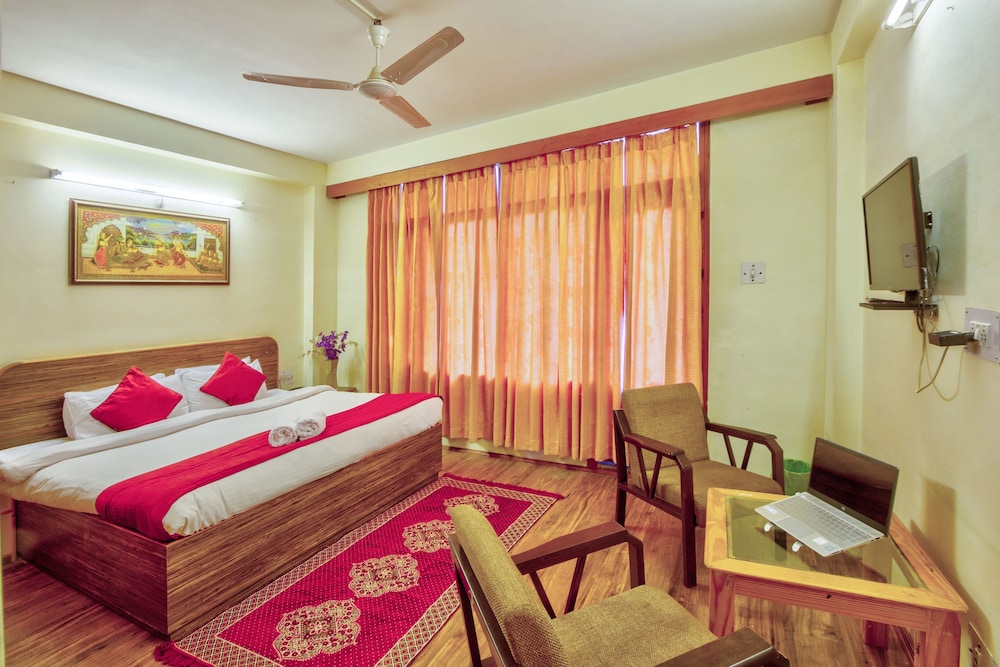 Hotel Monarch Residency Manali