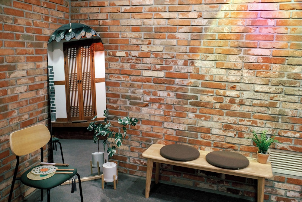 Starria Hostel foreign guest only 85