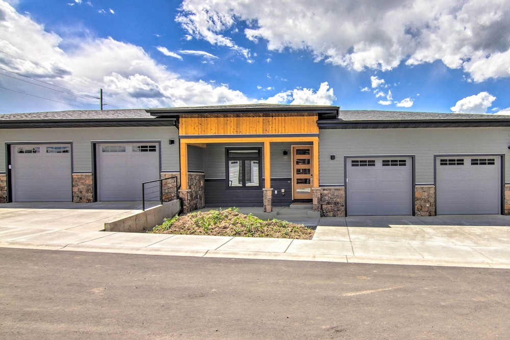 Modern Bozeman Family Townhome w/ Hot Tub! view 5