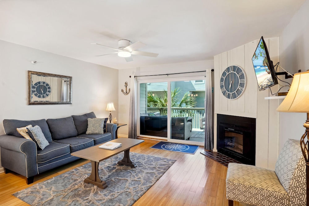 Pelican Pointe 2A