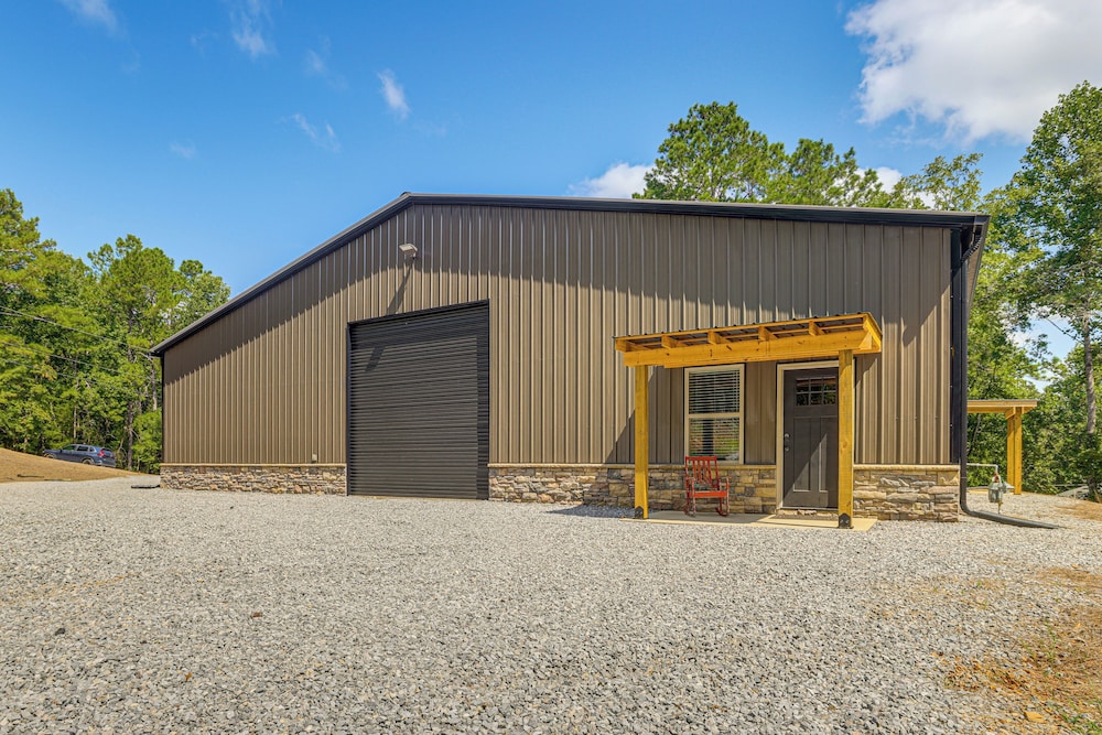 3 Mi to Water: Logan Martin Lake Cabin Getaway