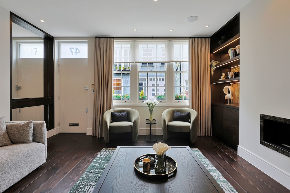 Luxe Home With Cinema Room - South Kensington