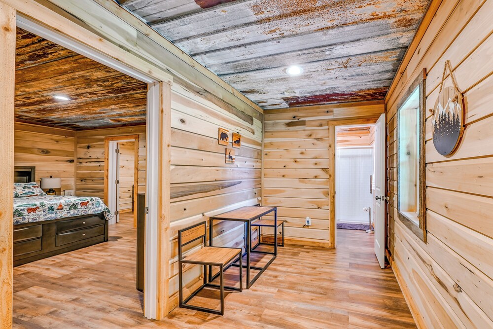 Kentucky Cabin Retreat w/ Covered Porch & Views