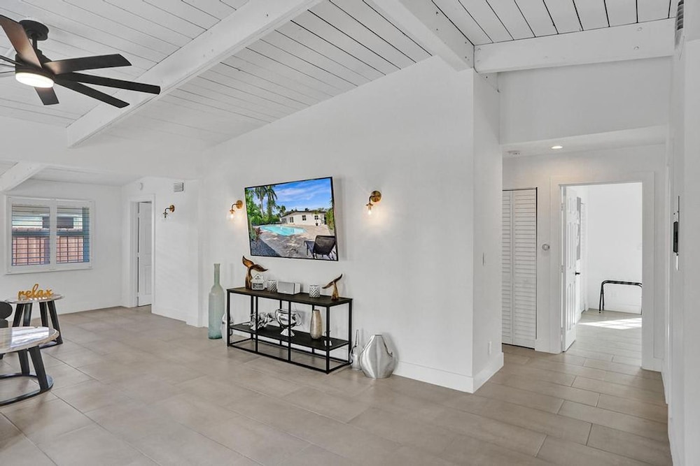 New Pool House 3-bedroom Home Victoria Park