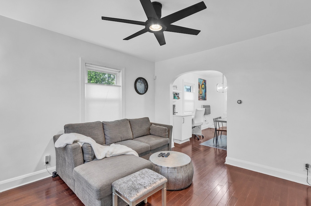 Cozy Getaway Quiet Neighborhood Near Dt 2 Bedroom Townhouse