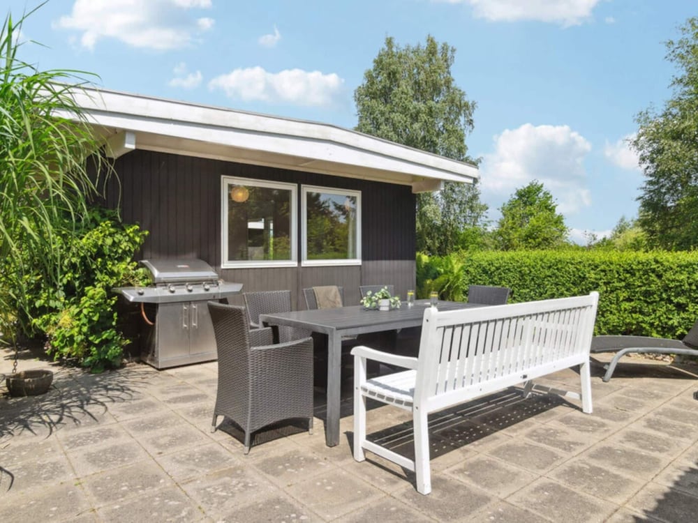 6 Person Holiday Home in Dronningmolle