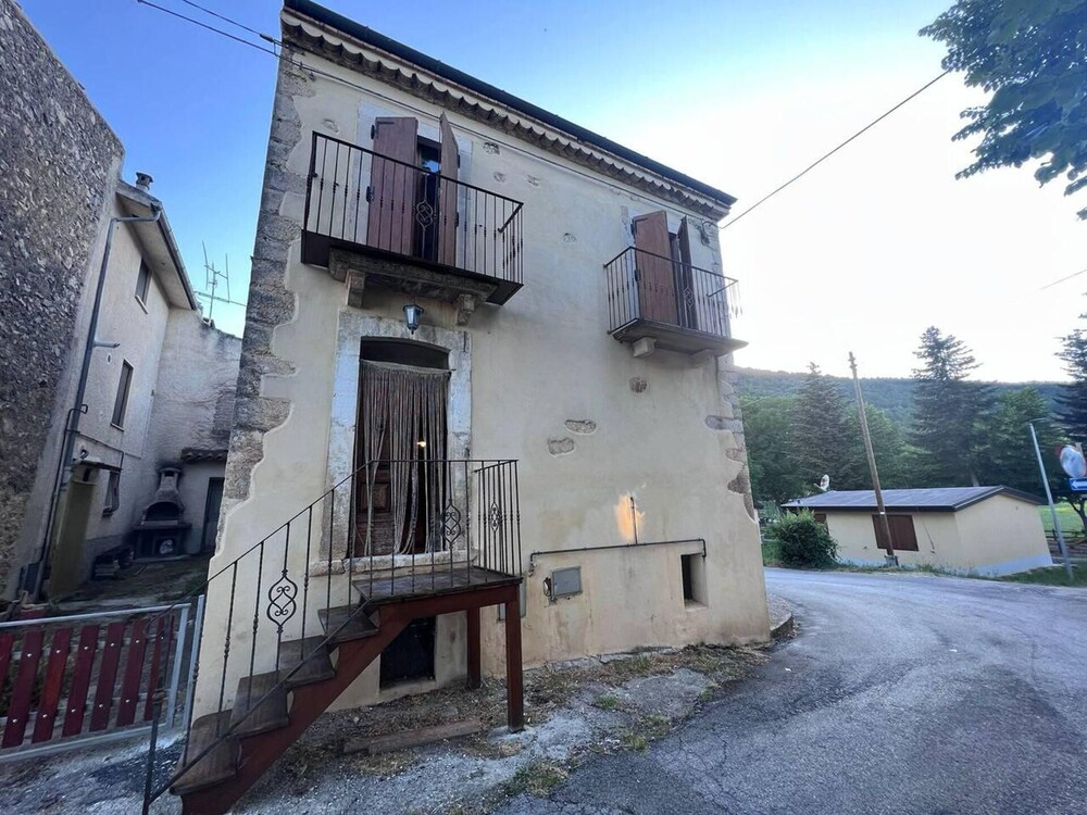 Immaculate 2-bed House view 2