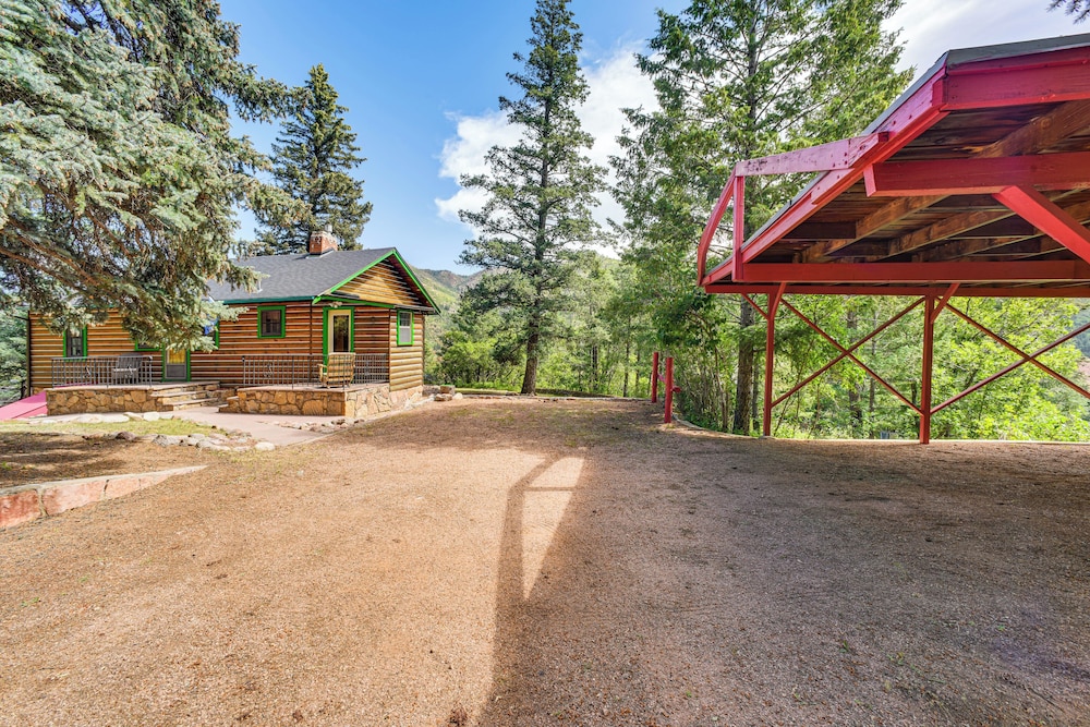Mtn-view Cascade Cabin Near Garden of the Gods!